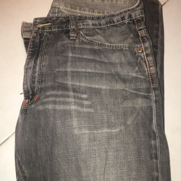 Distressed - Picture 3 of 4